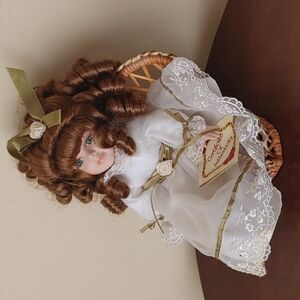 Collection‎ Choice Doll 9" tall with sitting chair